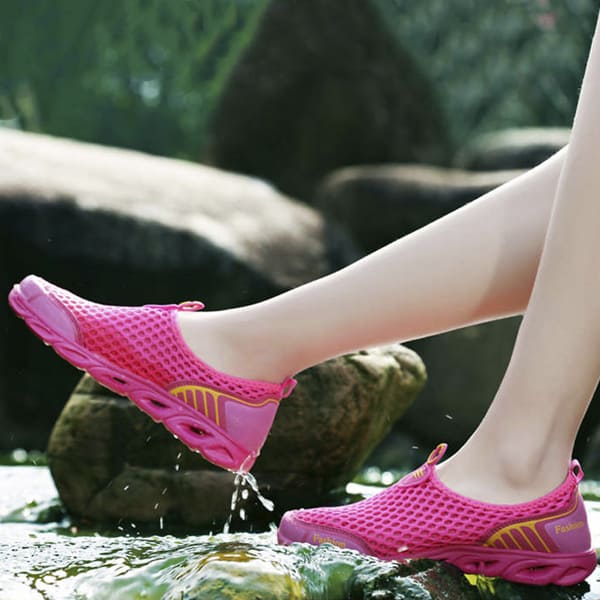 chaussures d'eau, chaussures de natation, chaussures aqua, chaussures d'eau à enfiler