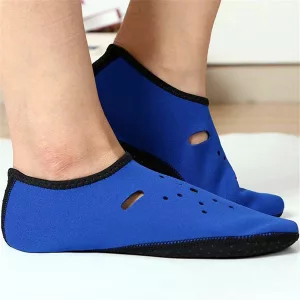 chaussures d'eau, chaussures de natation, chaussures aqua, chaussettes aqua, chaussettes d'eau, chaussettes de natation, chaussures d'eau à enfiler, chaussettes de plongée
