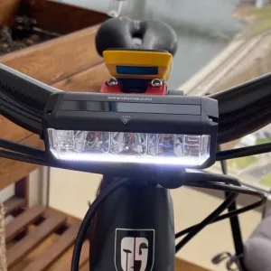 Lampe de vélo étanche reçue du client R***r.