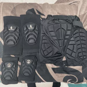 Shorts rembourrés de protection contre les chocs pour snowboard et protection des genoux reçus de la cliente L**a.